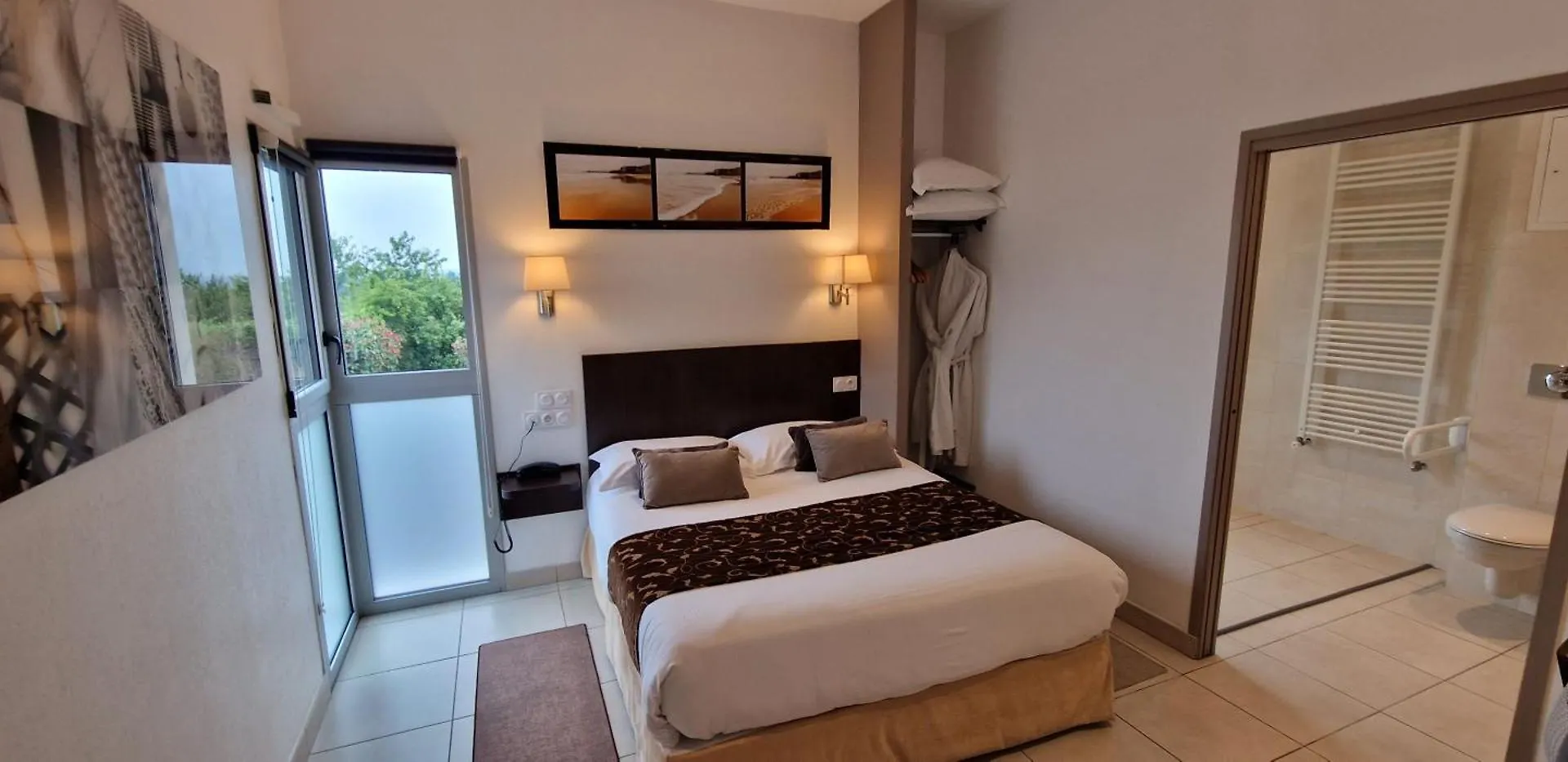Hotel Le Bellevue Guer 3*,  Франция